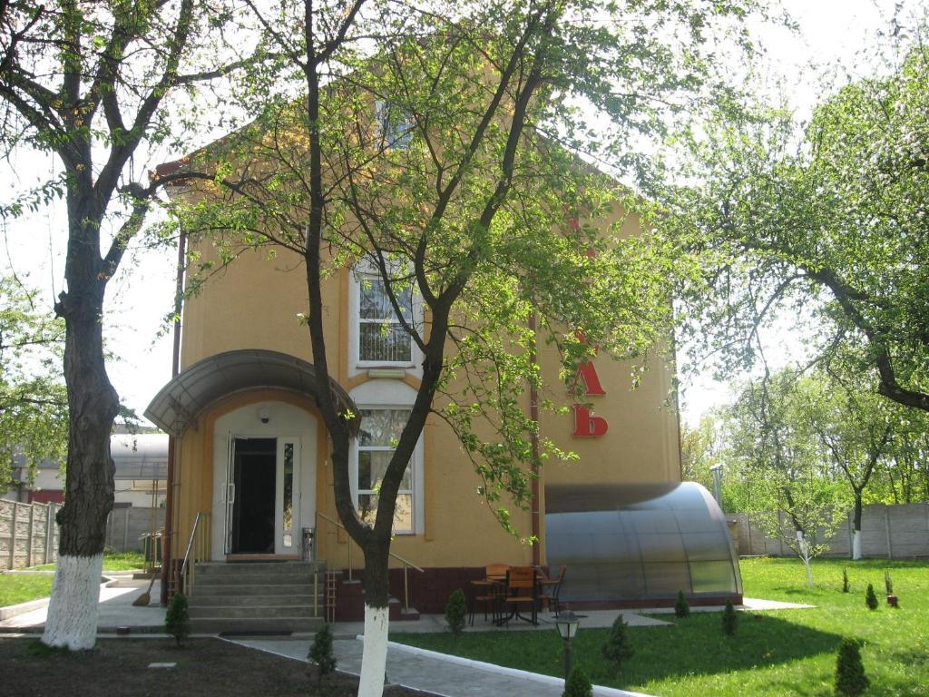 Premier Club Hotel Чернивци Екстериор снимка